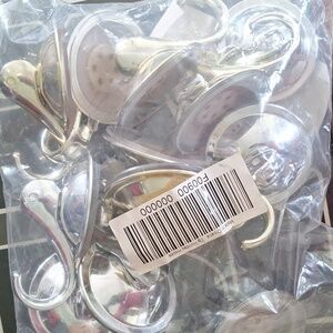 $1.00 w $20 purchase Brand new big suction cup hangers